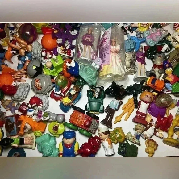 LARGE Vintage Mixed Lot of Fast Food Toys From 1980s-1990s, MEGA LOT!! - Picture 10 of 15